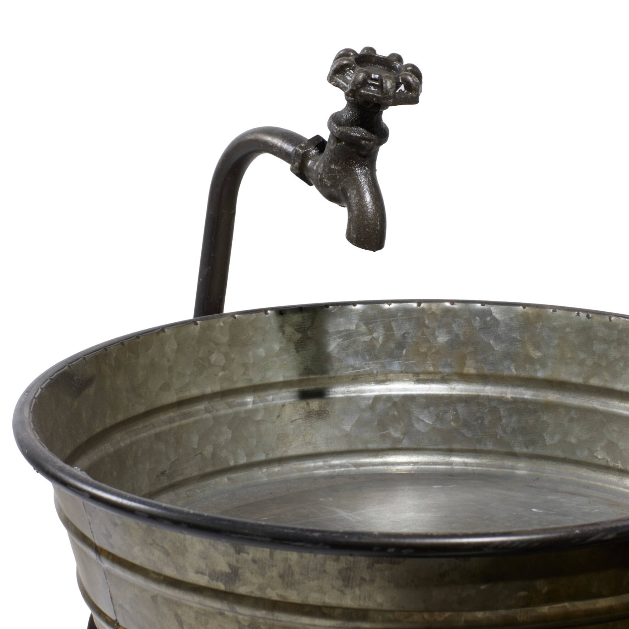 Grey Iron Farmhouse Fountain, 26" x 30" x 21"